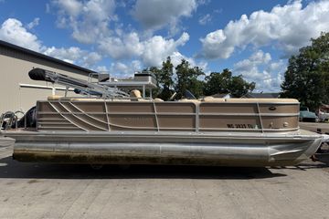 2015 South Bay 522CR