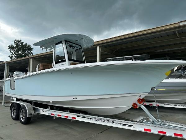 Sea Hunt Ultra 265 SE 2025 Sea Hunt Ultra 265 SE boat on trailer under cloudy sky.