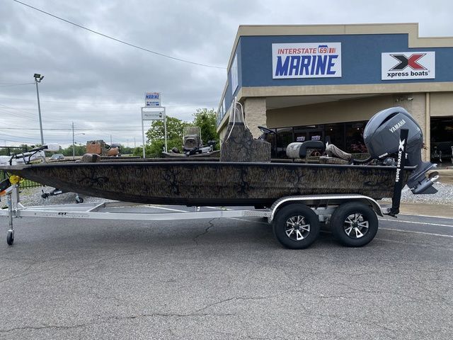 Xpress Boats H210B 2025 Xpress Boats H210B on trailer outside Interstate Marine dealership.