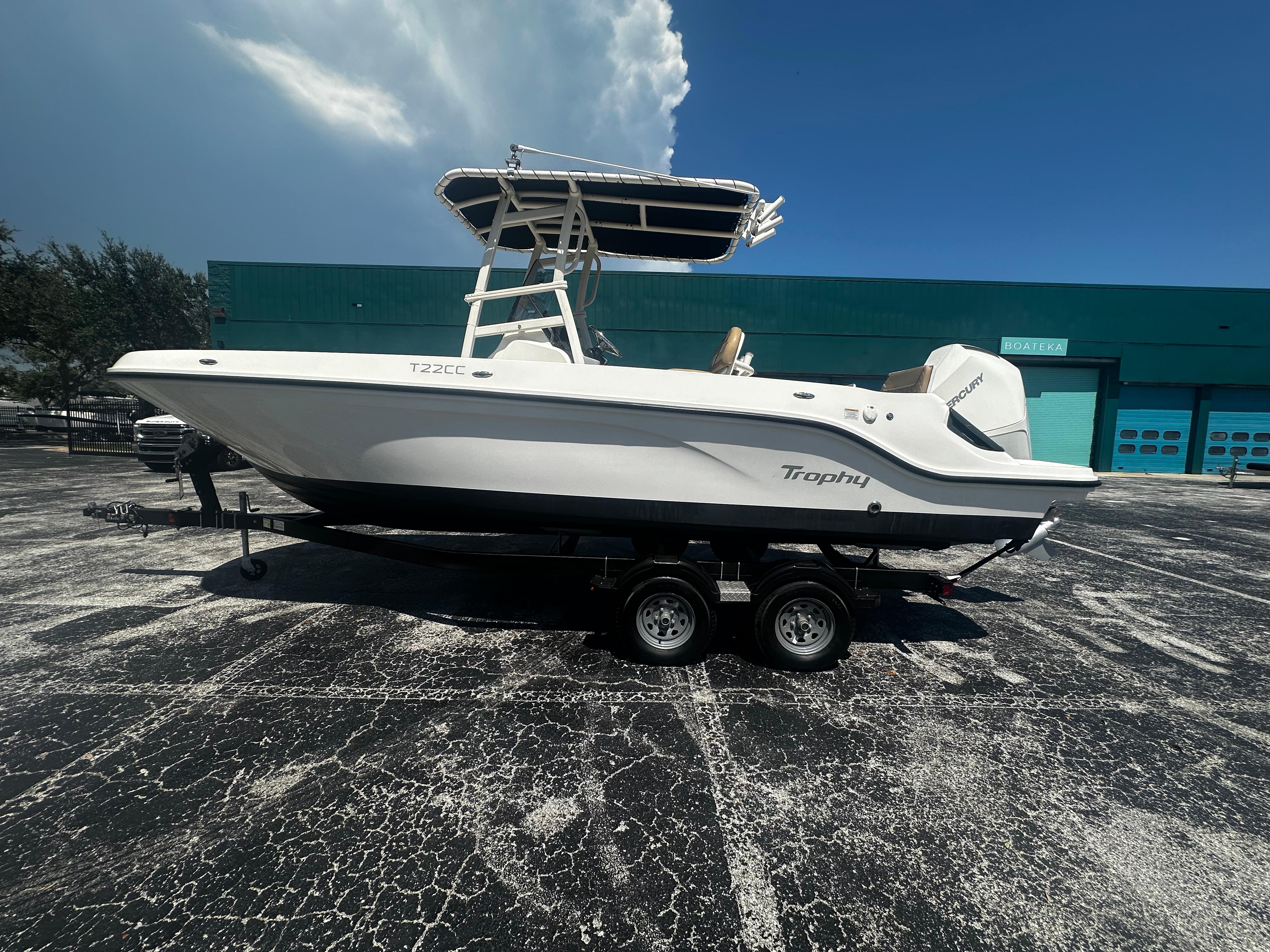 Bayliner Trophy T22CC 2022 Bayliner Trophy T22CC boat on trailer, parked outdoors under a clear sky.