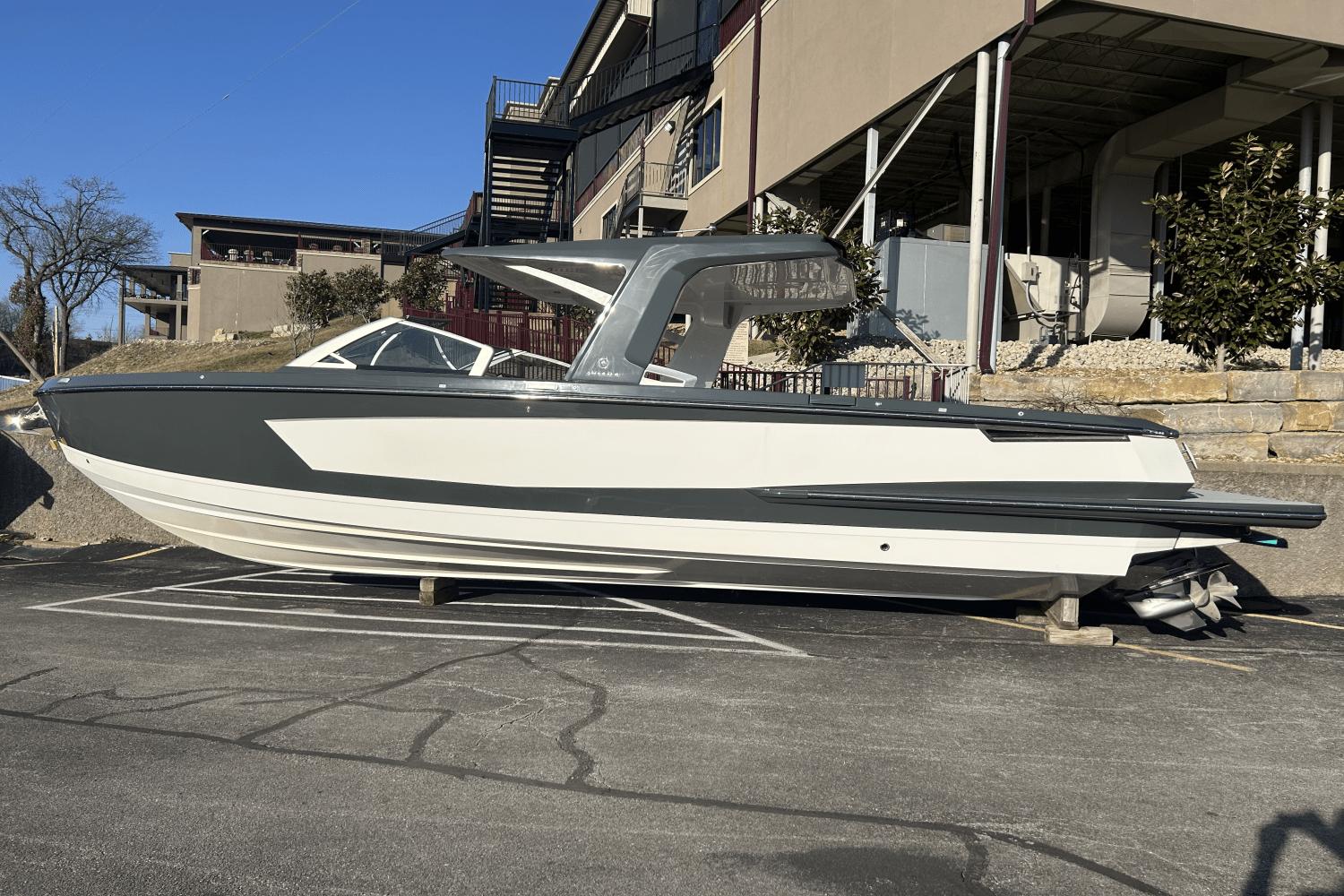 2023 Aviara AV36