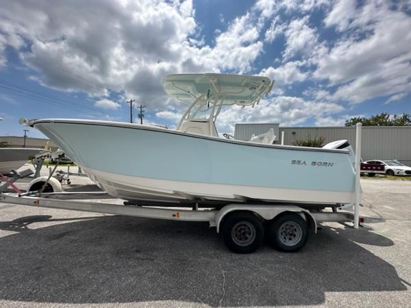 2024 Sea Born SX239 Offshore