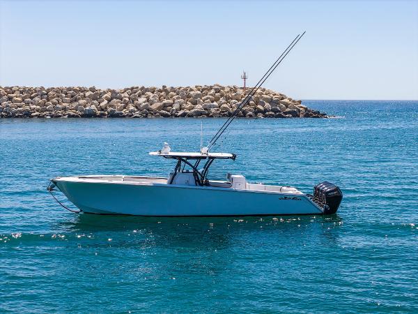 2019 SeaHunter 39 Center Console