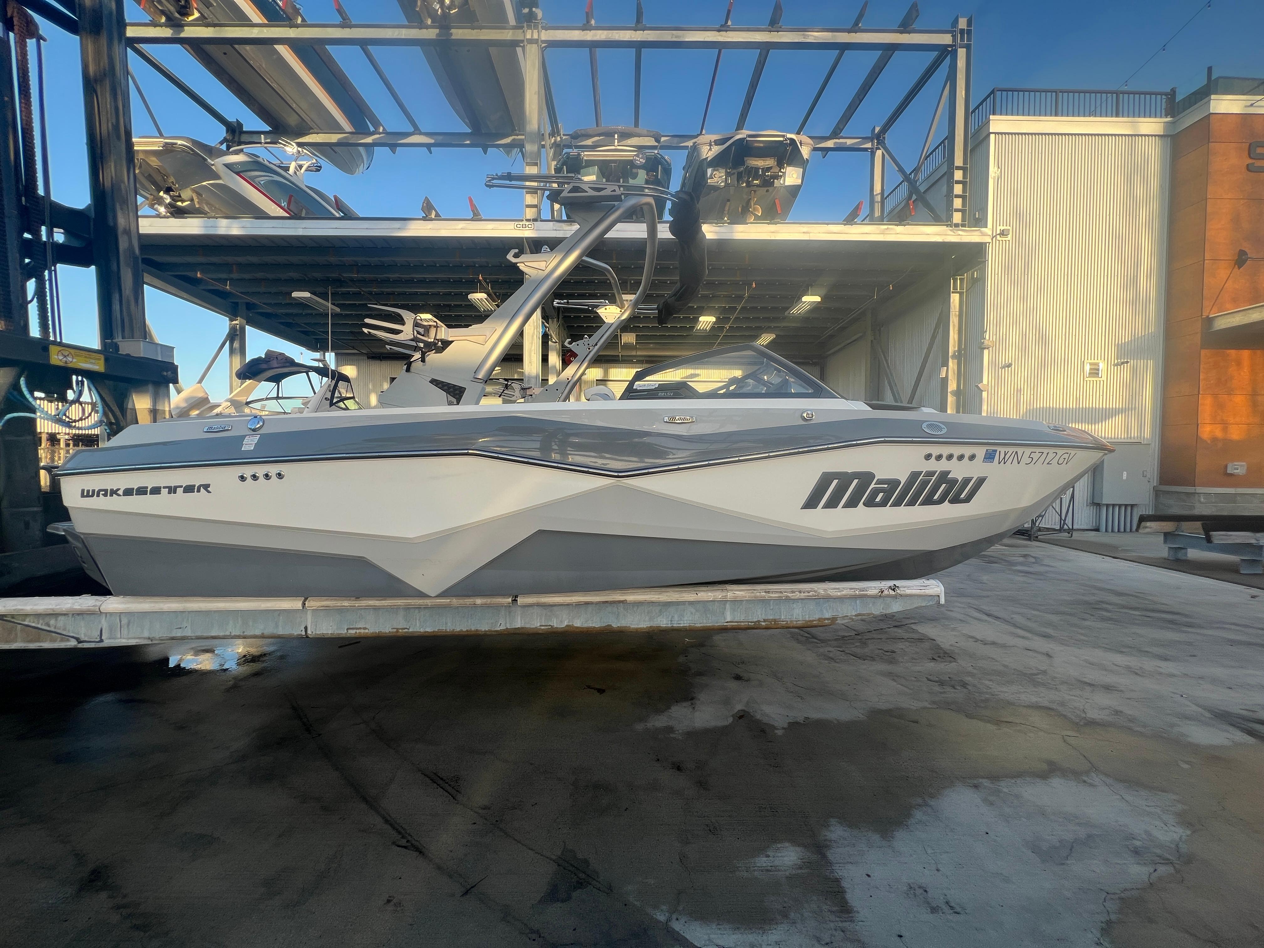 2023 Malibu 22 LSV