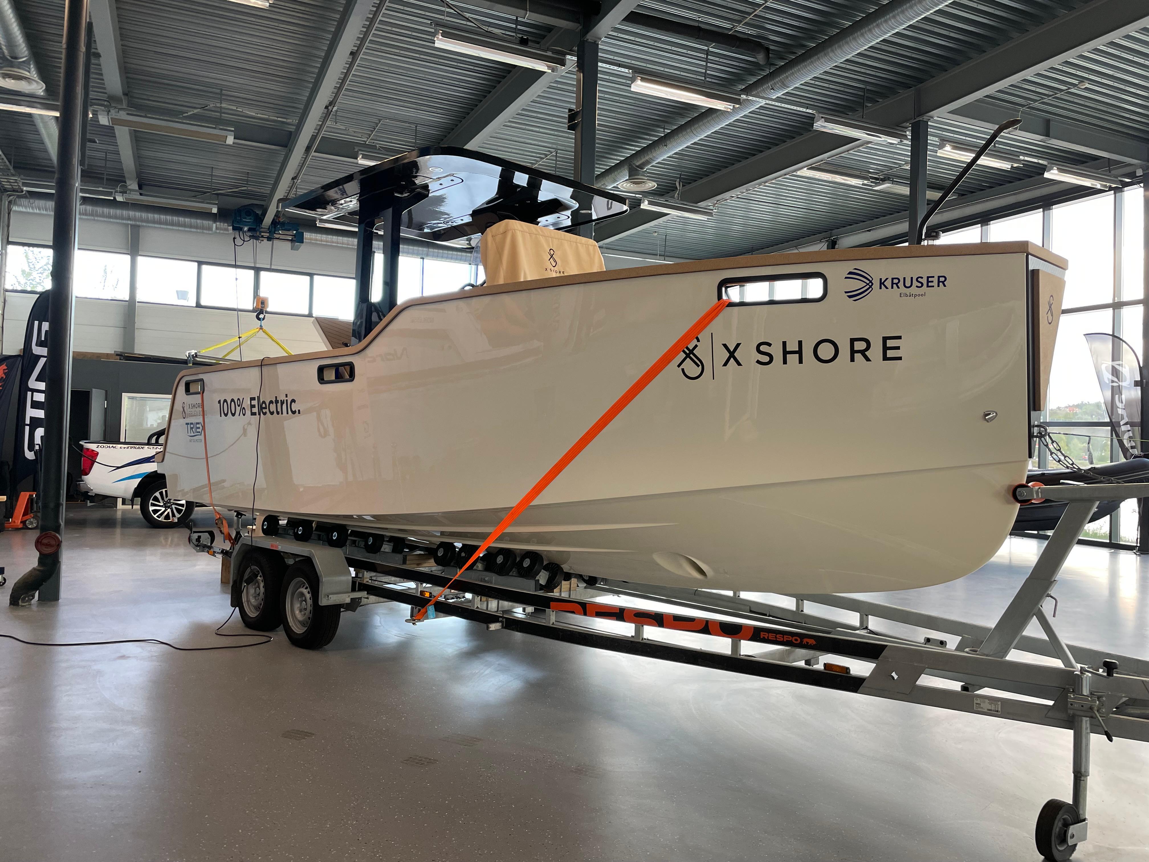 2021 X Shore Eelex 8000