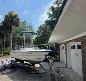 2000 Angler 18 Center Console