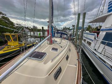 2005 Island Packet 370