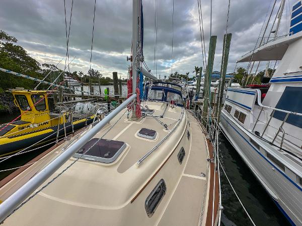 2005 Island Packet 370