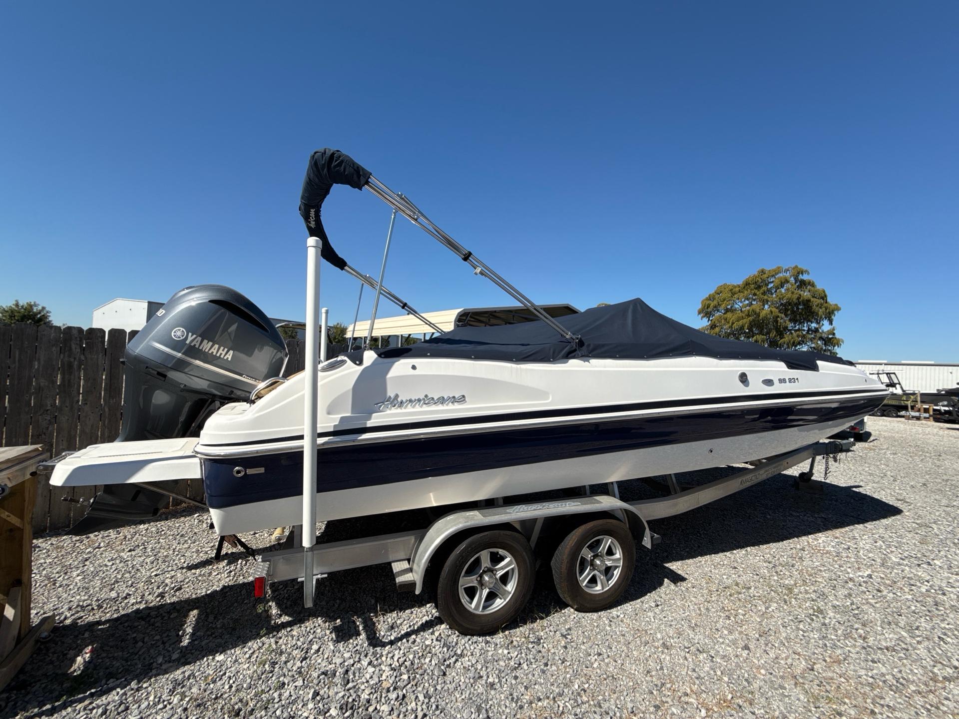 2023 Hurricane SunDeck Sport 231 OB