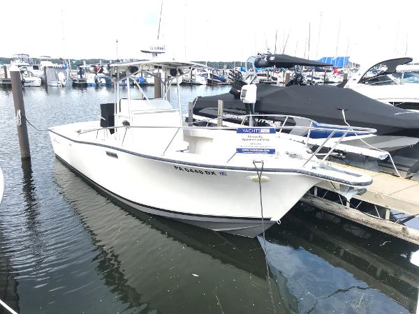 Albemarle 26 Center Console 1997 Albemarle 26 Center Console boat docked at marina.