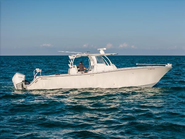 Front Runner 39 Center Console 2023 Front Runner 39 Center Console boat cruising on open sea.