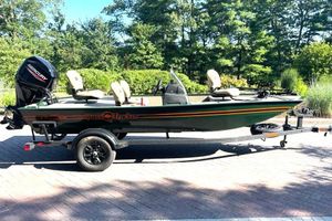 Tracker Bass Tracker Classic Limited 2026 Tracker Bass Tracker Classic Limited boat on trailer, parked outdoors.