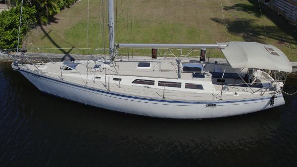 O'Day 39 Aft Cockpit 4ft 9in Draft 1986 O'Day 39 sailboat with aft cockpit, docked on calm water.
