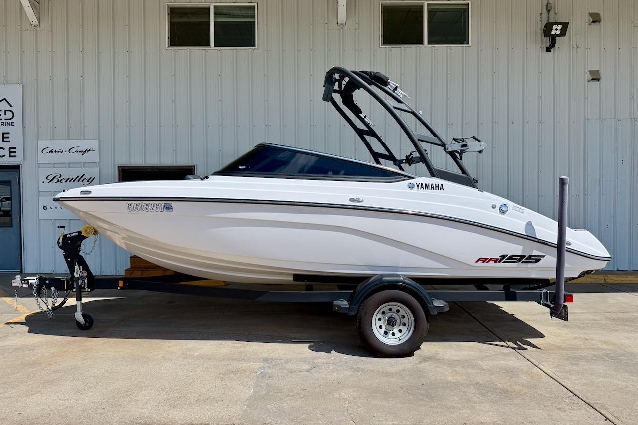 2025 Yamaha Boats AR195