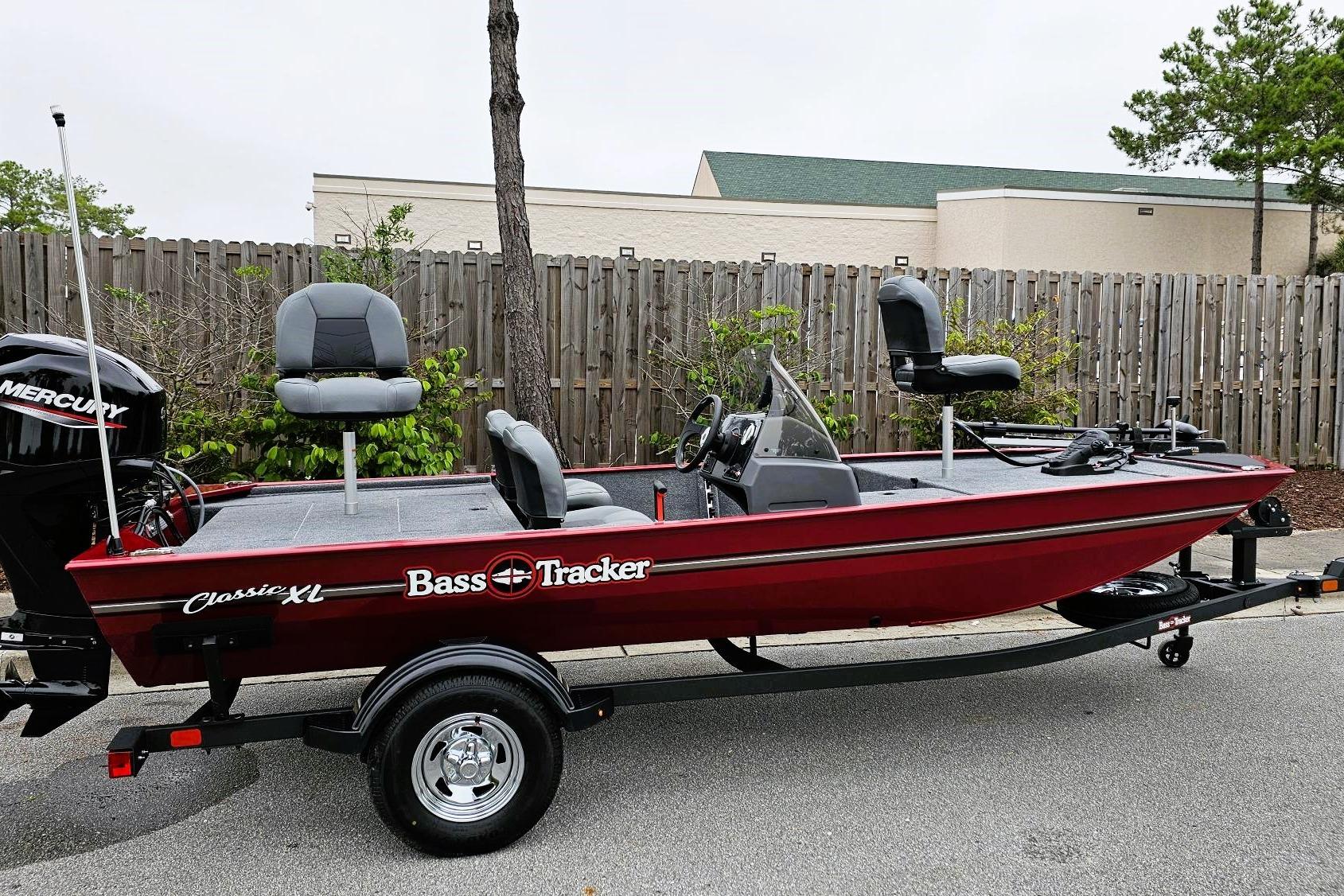 Tracker Bass Tracker Classic XL 2026 Tracker Bass Tracker Classic XL boat on trailer, red exterior, parked outdoors.
