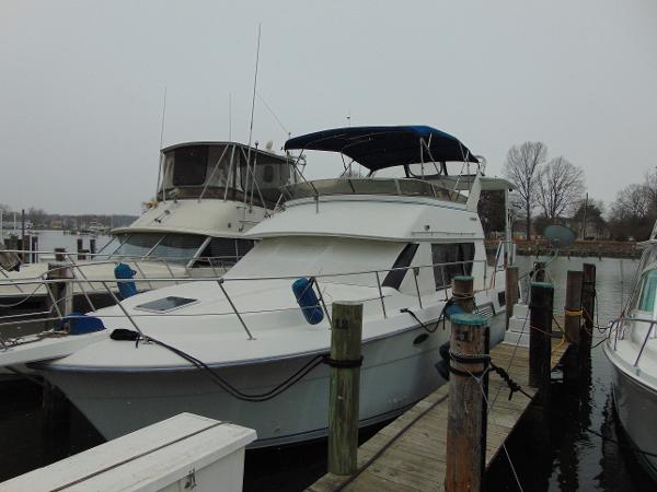 1993 Carver 370 Aft Cabin