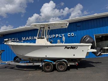2025 Parker 2200 Center Console