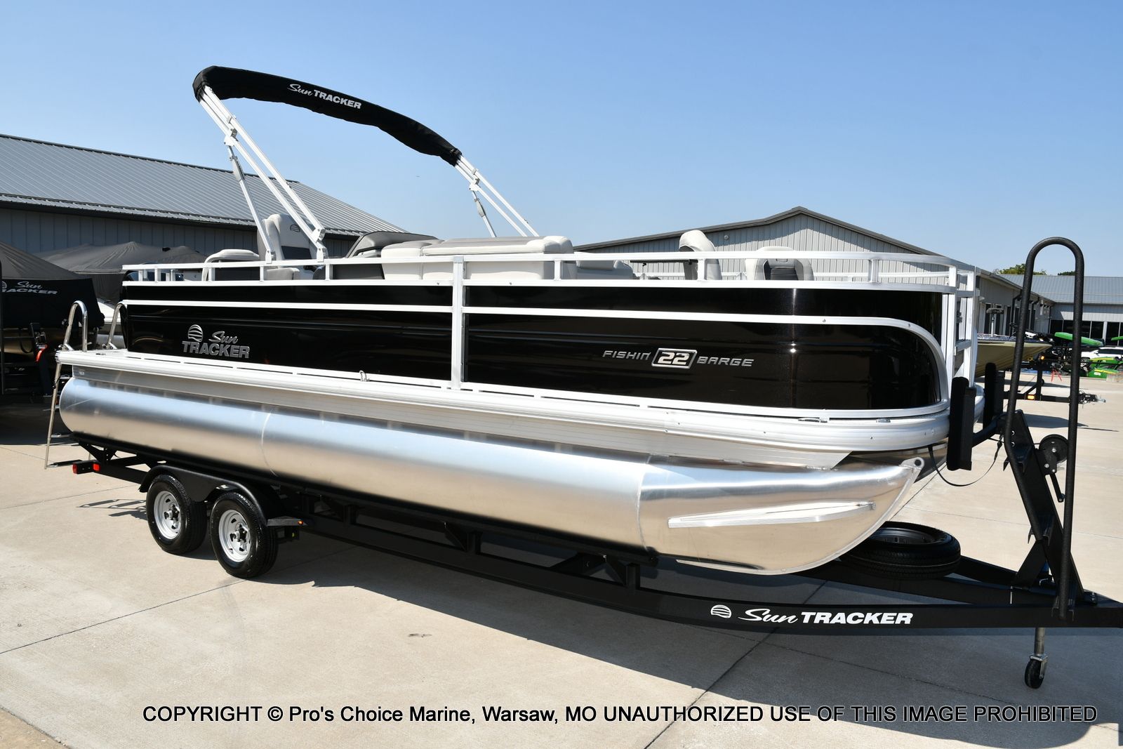2026 Sun Tracker Fishin' Barge 22 DLX w/115HP Pro-XS 4 Stroke