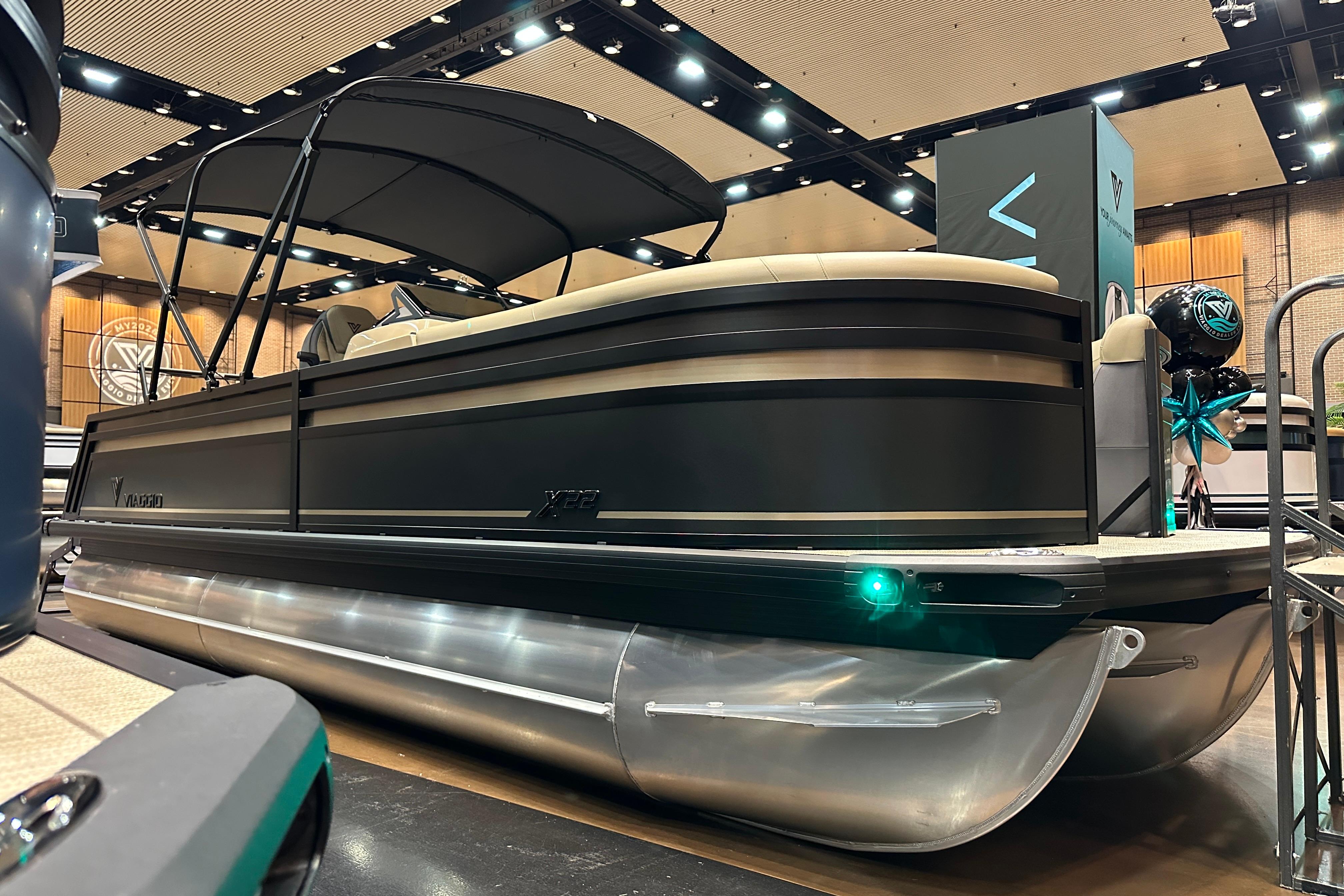 2026 Viaggio Lago X22D Tritoon