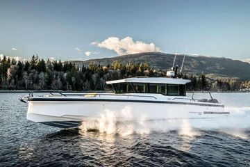 2025 Axopar Axopar 37 XC Cross Cabin