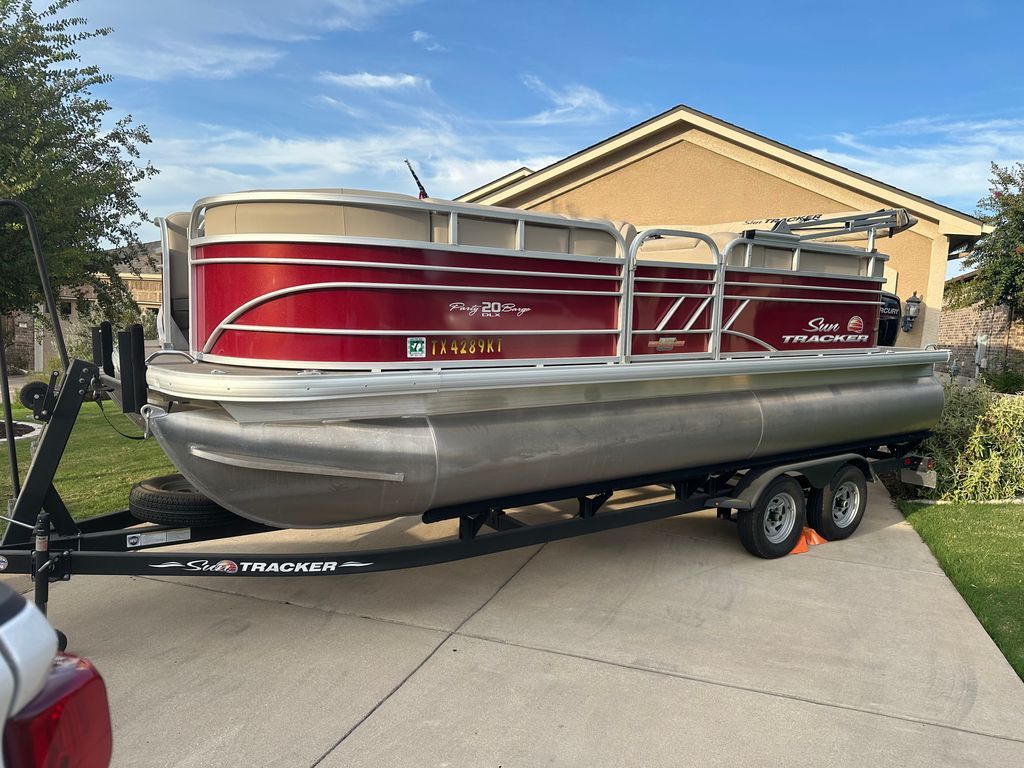2023 Sun Tracker Party Barge 20 DLX