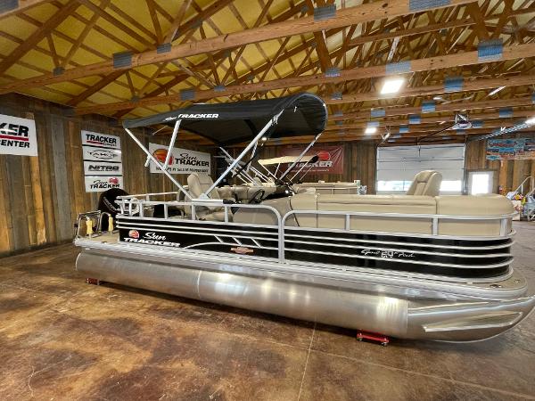 Sun Tracker SportFish 20 DLX 2023 Sun Tracker SportFish 20 DLX pontoon boat in showroom.