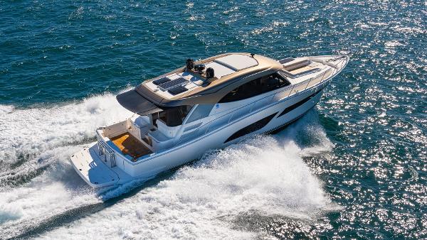 Riviera 585 SUV 2024 Riviera 585 SUV cruising on open water.