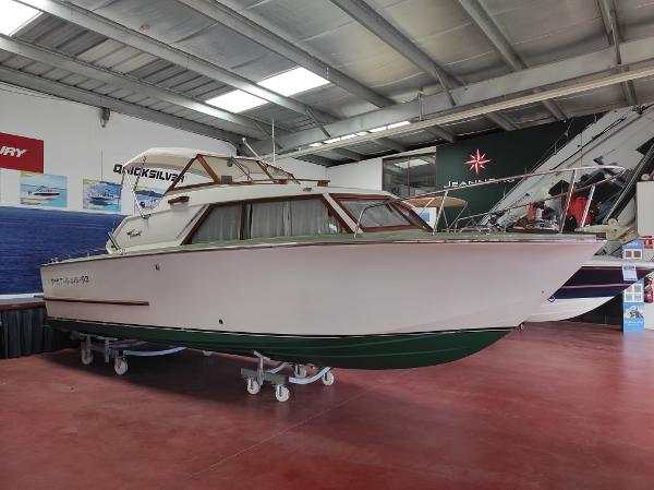 1971 Coronet 24 Cabin