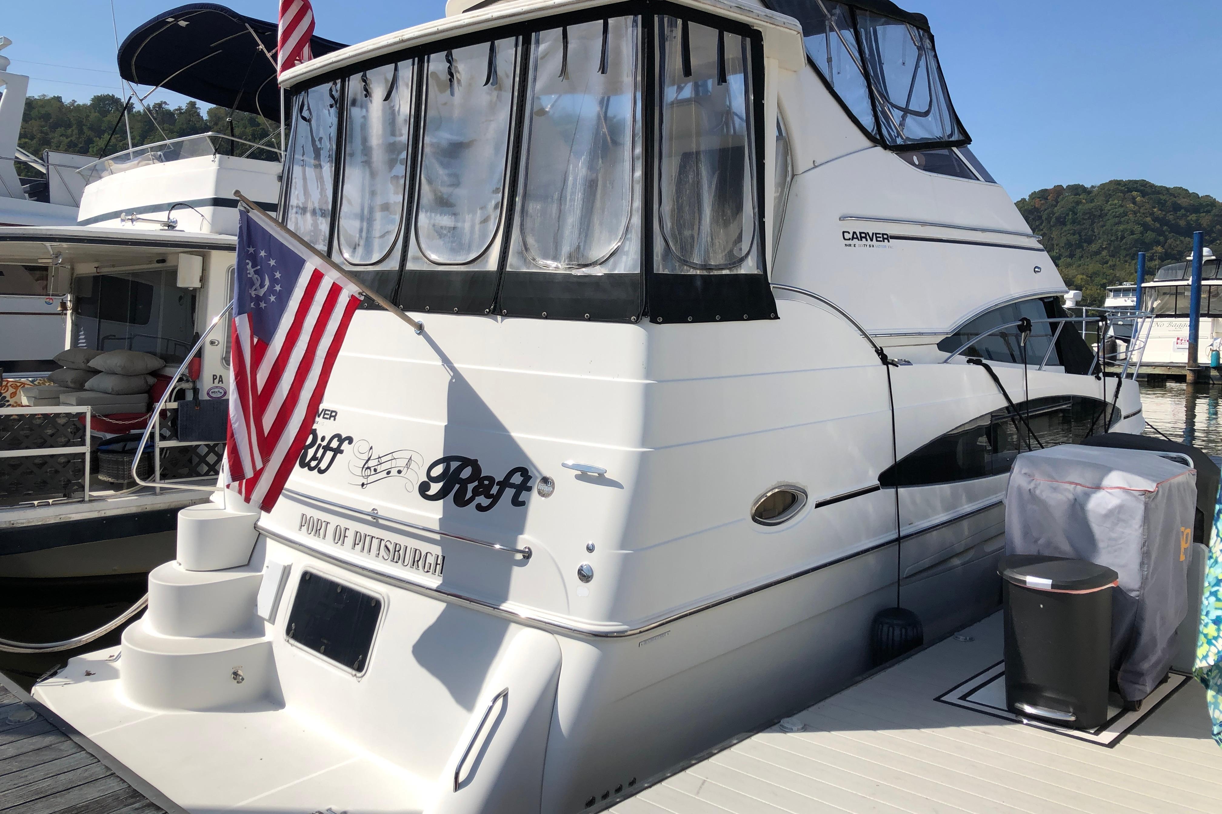 2004 Carver 366 Motor Yacht
