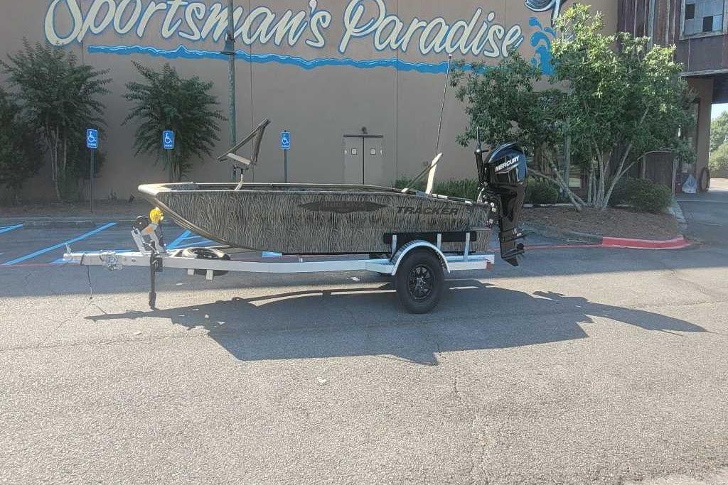 Tracker Grizzly 1650 T Prairie Wings Edition 2026 Tracker Grizzly 1650 T Prairie Wings Edition boat on trailer, parked at Sportsman's Paradise.