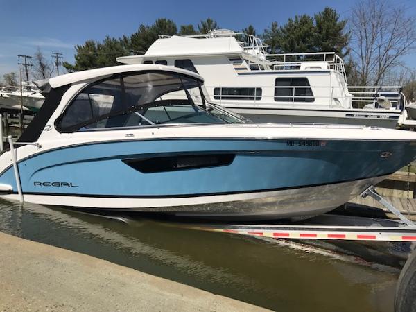2018 Regal 3300 Bow Rider