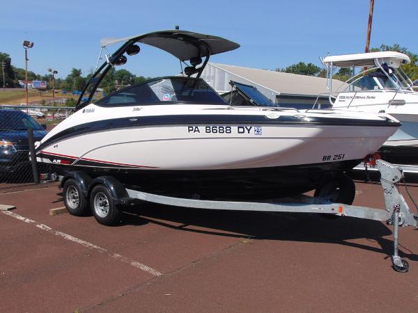 2017 Yamaha Boats AR210