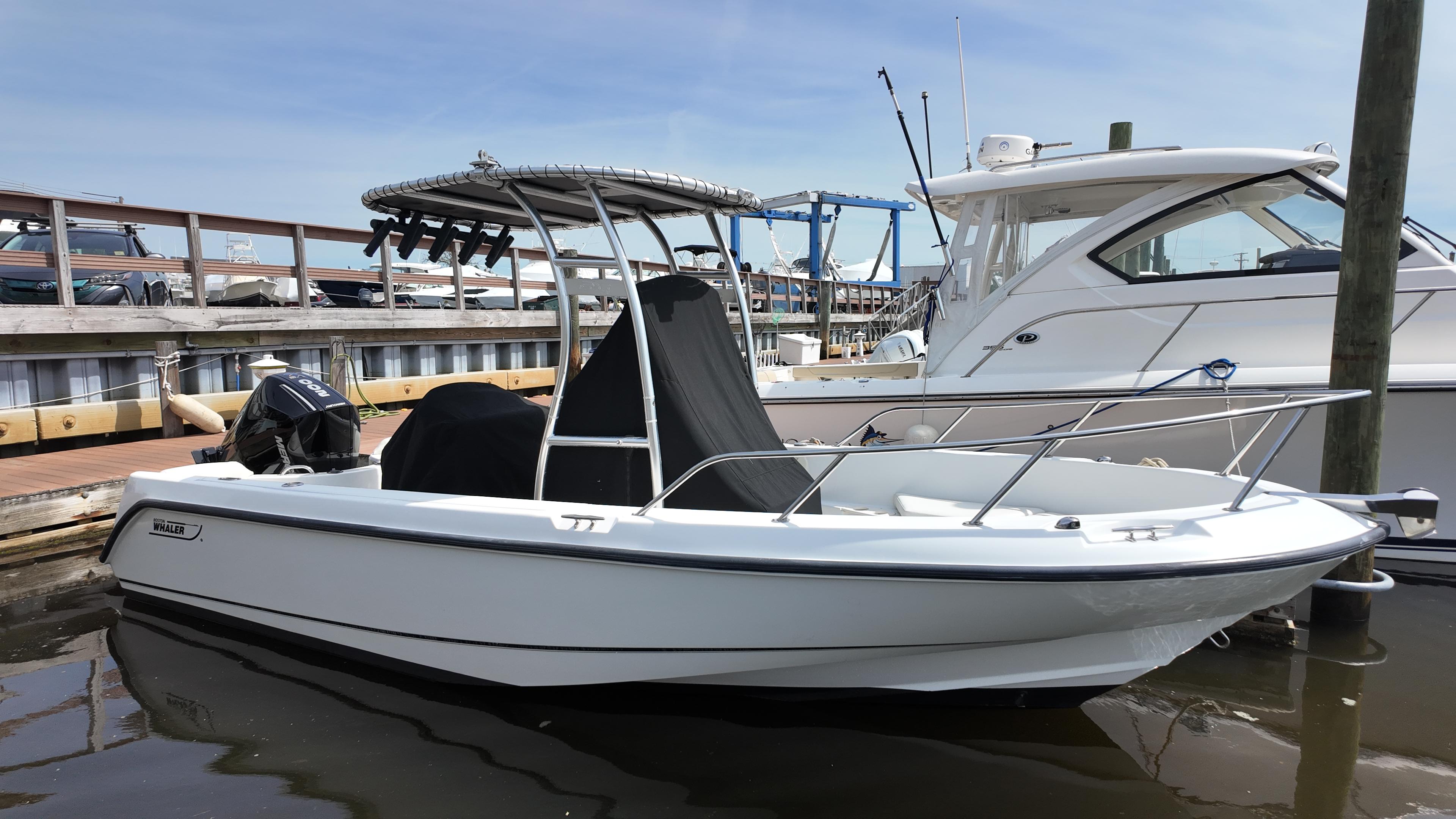 2002 Boston Whaler 210 Outrage