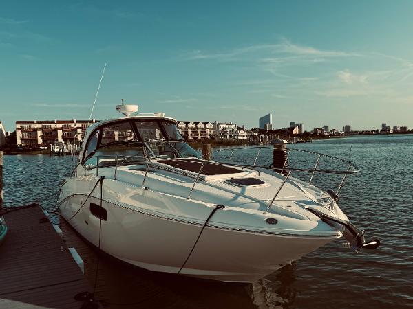 Sea Ray 350 Sundancer 2008 Sea Ray 350 Sundancer docked at a marina with cityscape background.