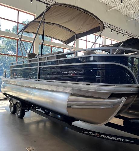 Sun Tracker Fishin' Barge 22 XP3 2024 Sun Tracker Fishin' Barge 22 XP3 pontoon boat in showroom.