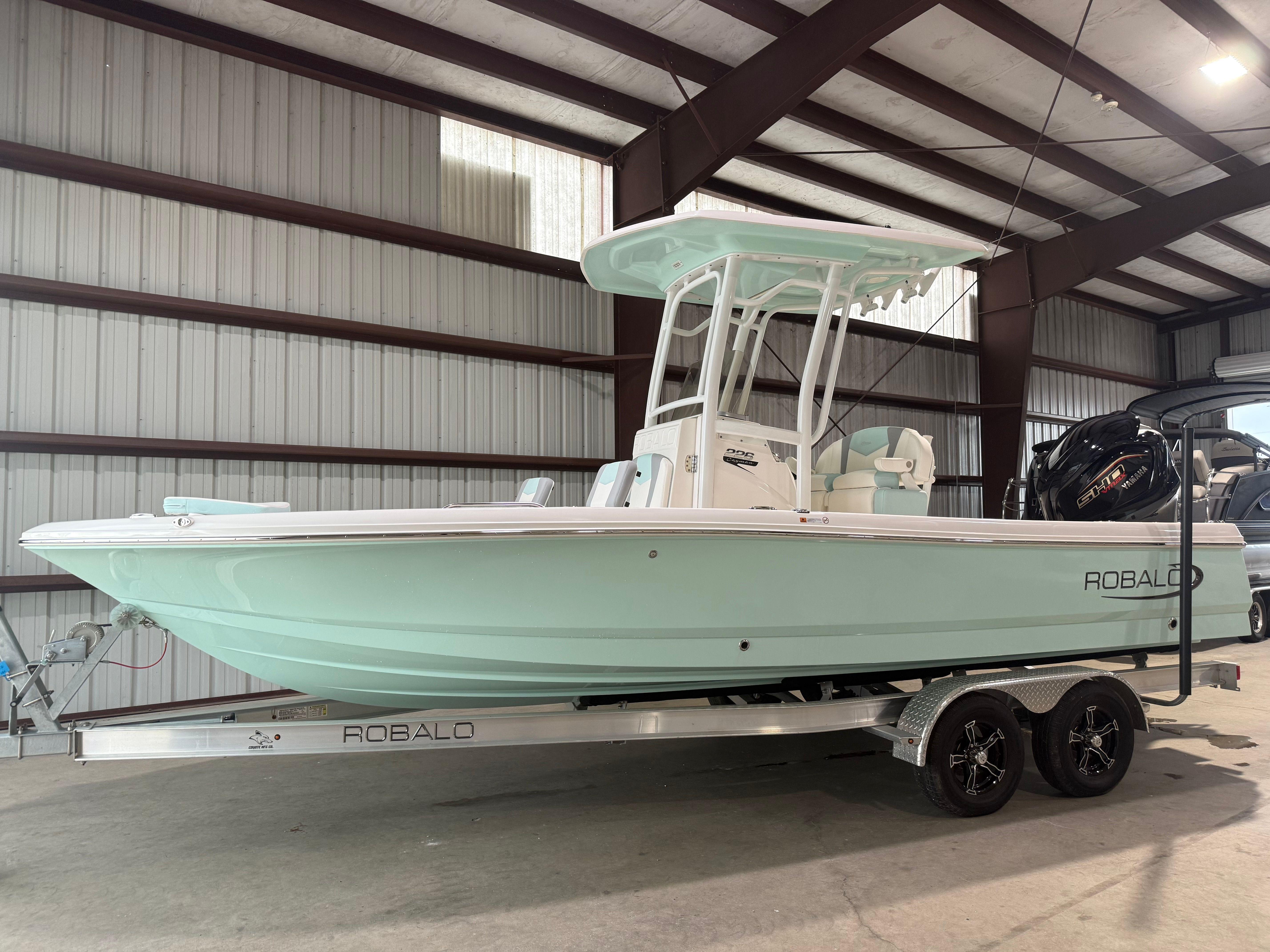 2025 Robalo 226 Cayman DLX