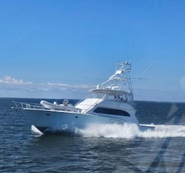 Donzi Z-65 Tounament Fisherman 1988 Donzi Z-65 Tournament Fisherman yacht cruising on open water under clear blue sky.