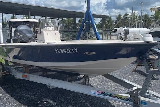 2002 Hewes 16 Redfisher