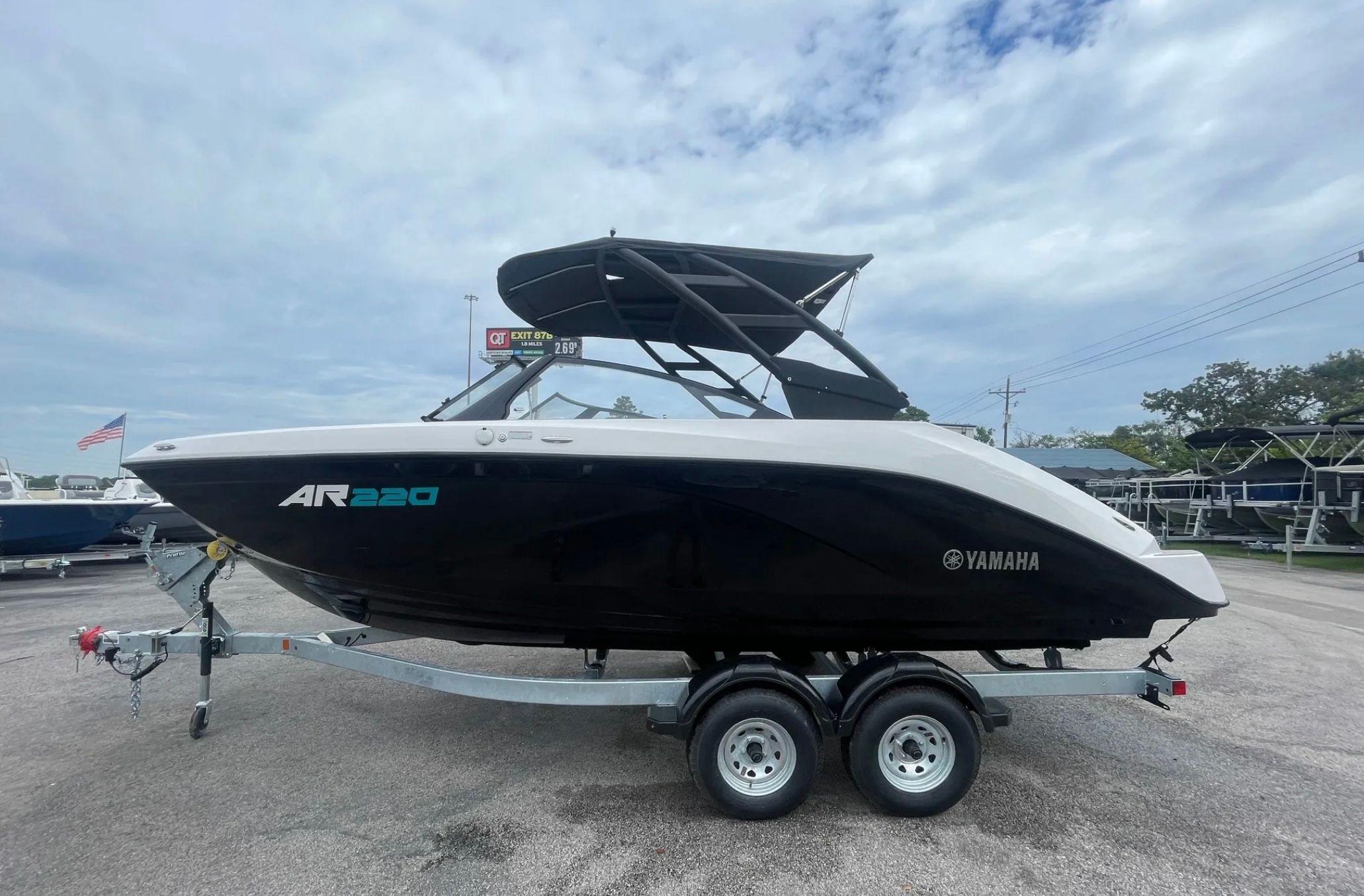 2025 Yamaha Boats AR220