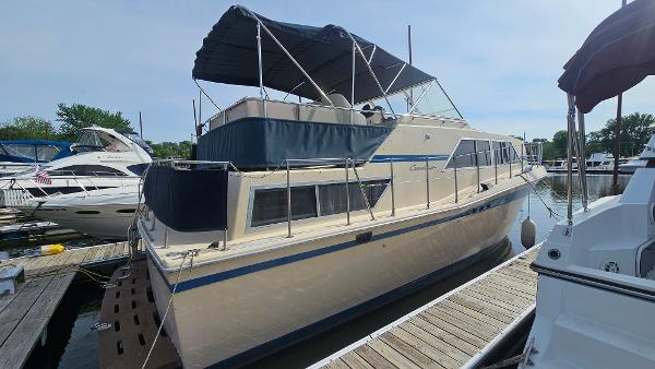 1982 Chris-Craft Catalina 381