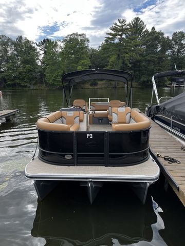 2025 Crest Classic 240 SLSC Tritoon