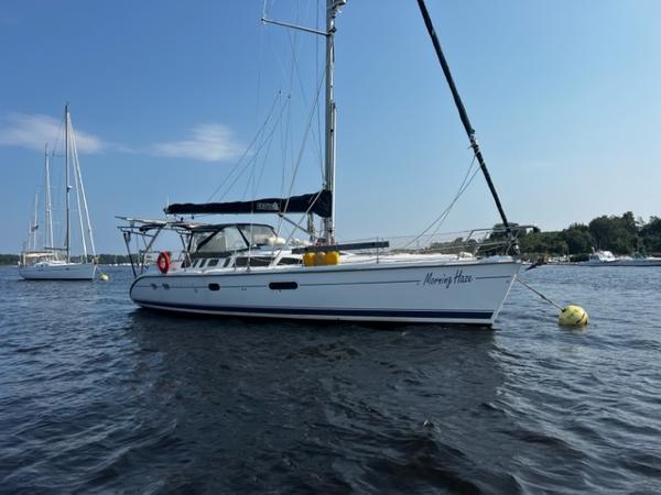 Hunter 410 Starboard mooring shot