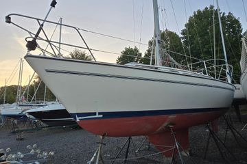 1986 Pearson 303 Sloop