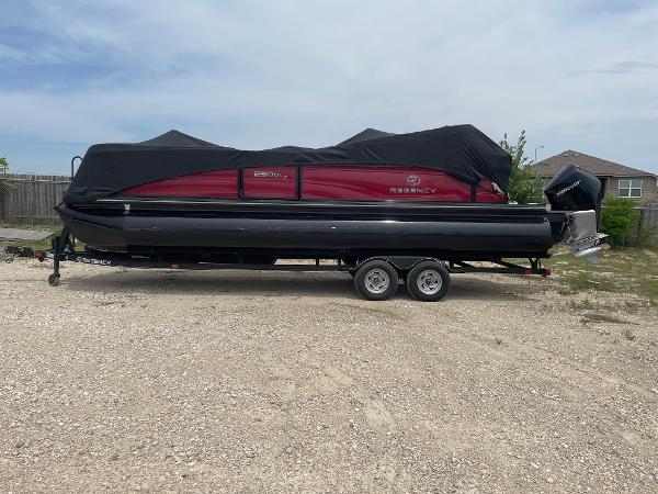 2023 Regency 250DL3