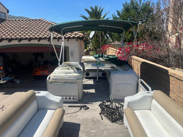 2002 Sweetwater 24 RE