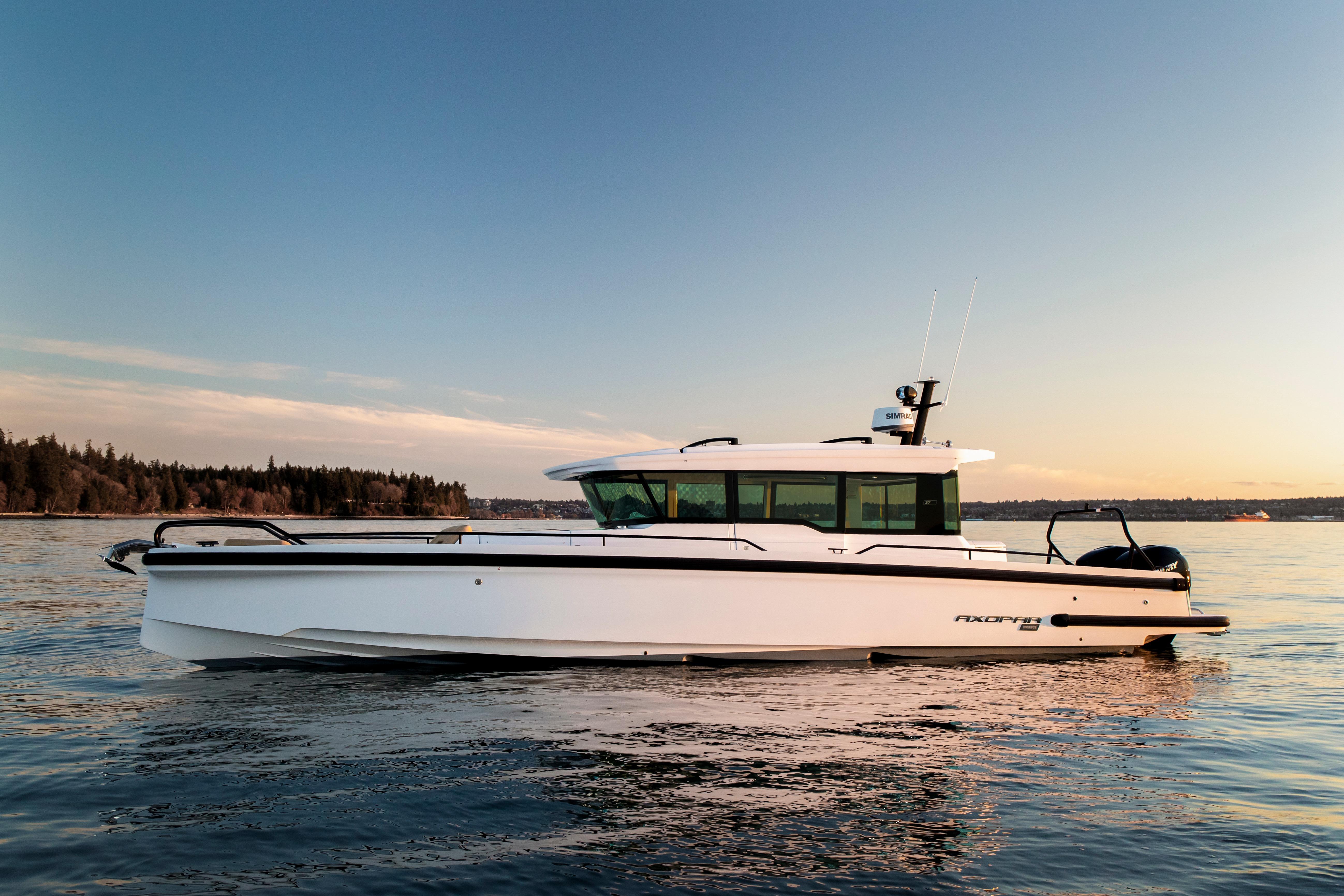 2025 Axopar Axopar 37 XC Cross Cabin
