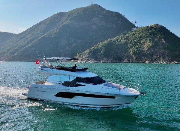 2023 Prestige 520