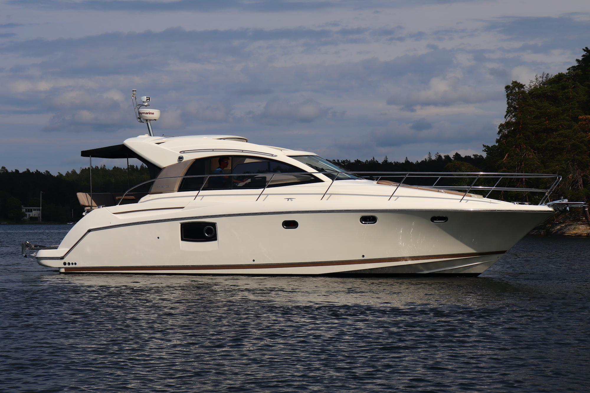 2013 Prestige 390 S