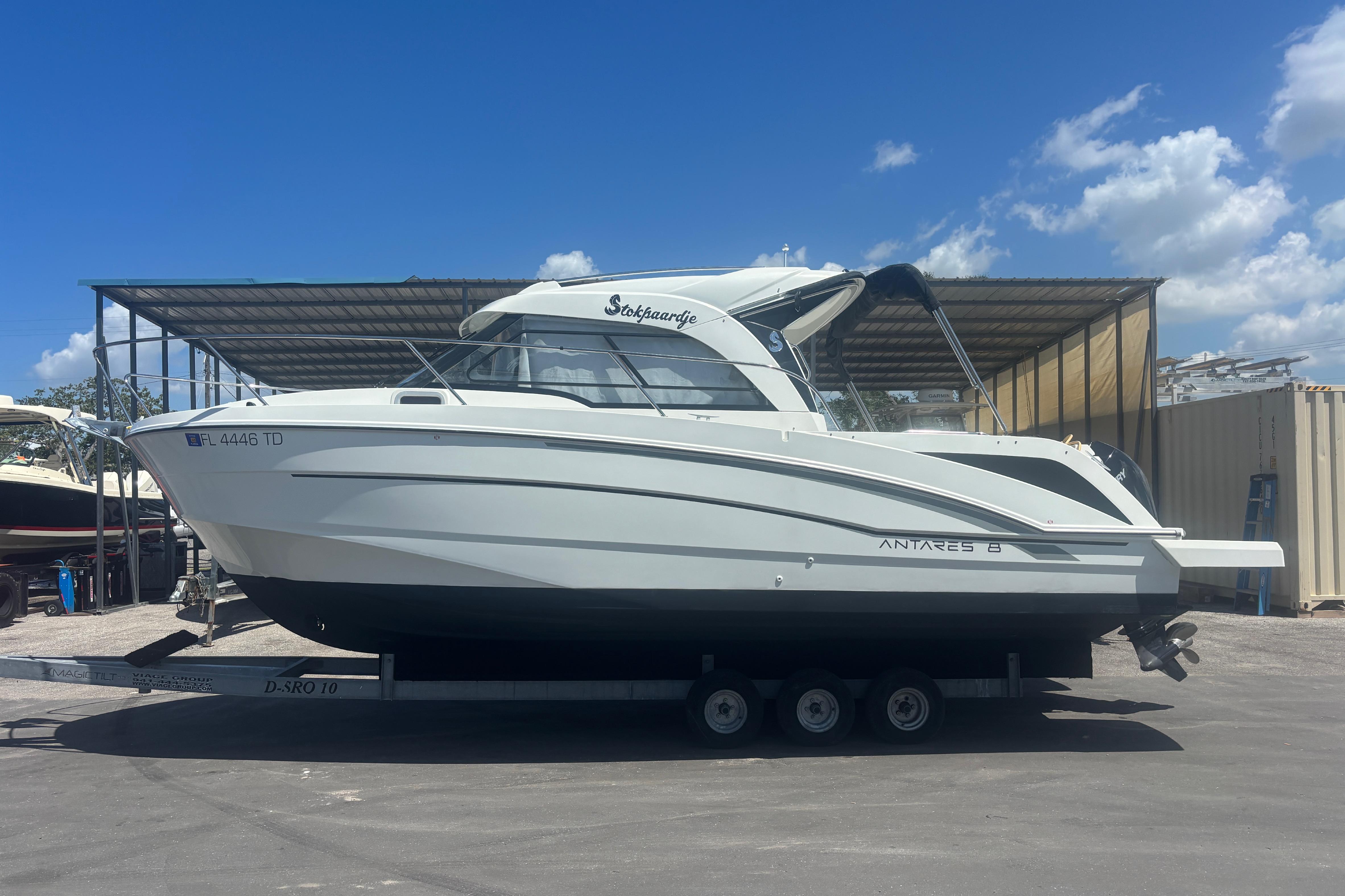 2021 Beneteau Antares 8