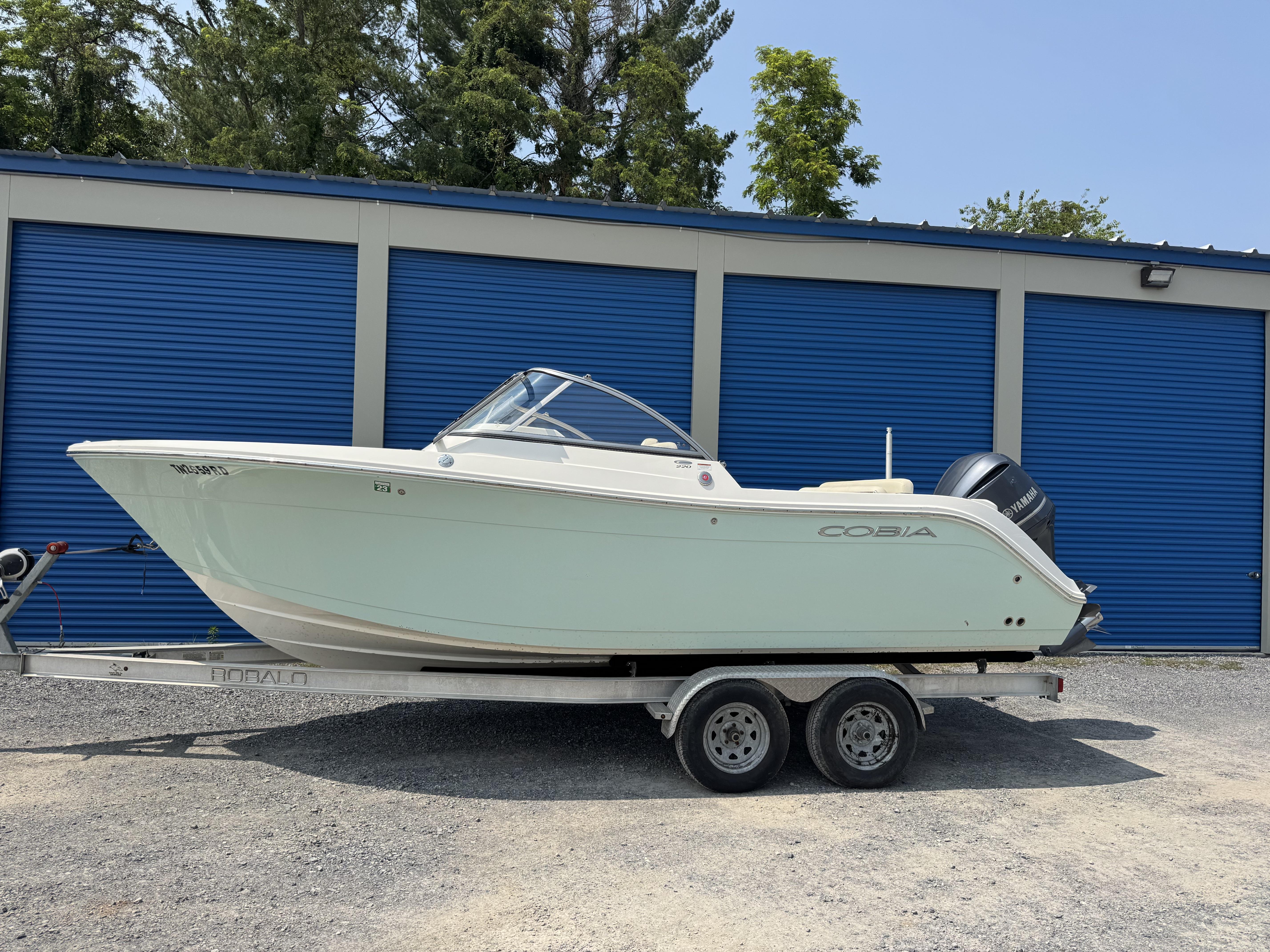 2021 Cobia 220 DC